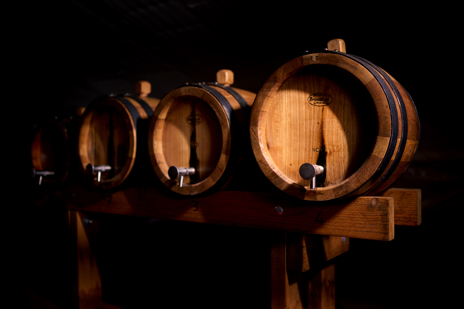 Botti di Nocino in invecchiamento