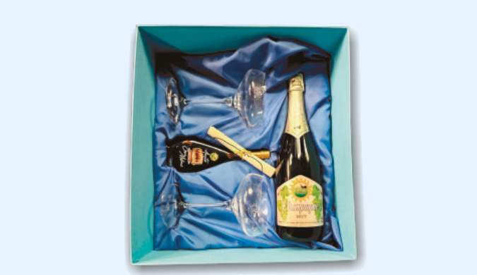 Confezione Regalo TOP I-PRÁ — 1 Bottiglia Champagne, 1 Bottiglia Aceto Balsamico Casa Milani, 2 Coppe di Cristallo per i Cocktail